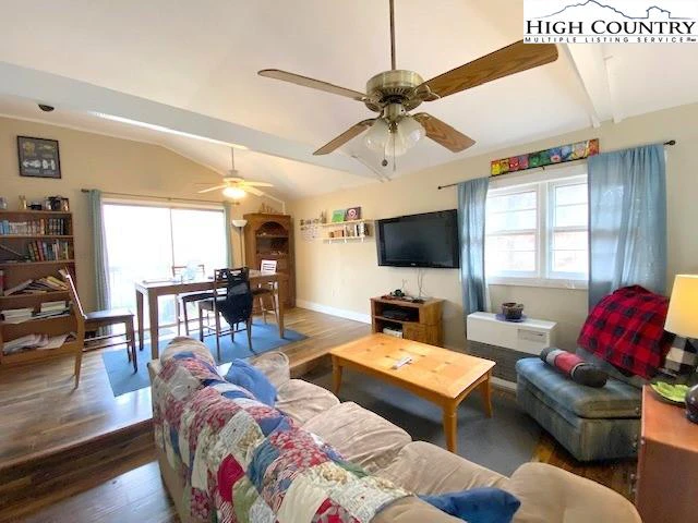 Image number 1 for the current listing