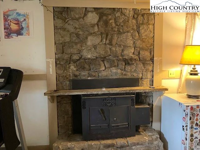 Image number 14 for the current listing