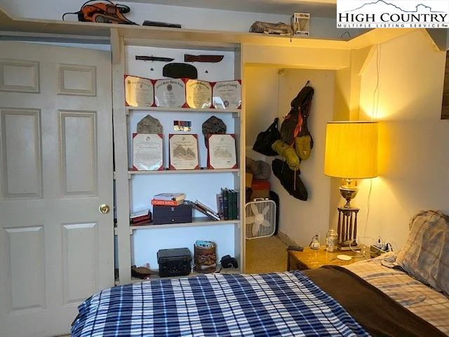 Image number 9 for the current listing