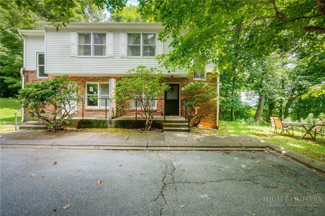 Image number 1 for the current listing