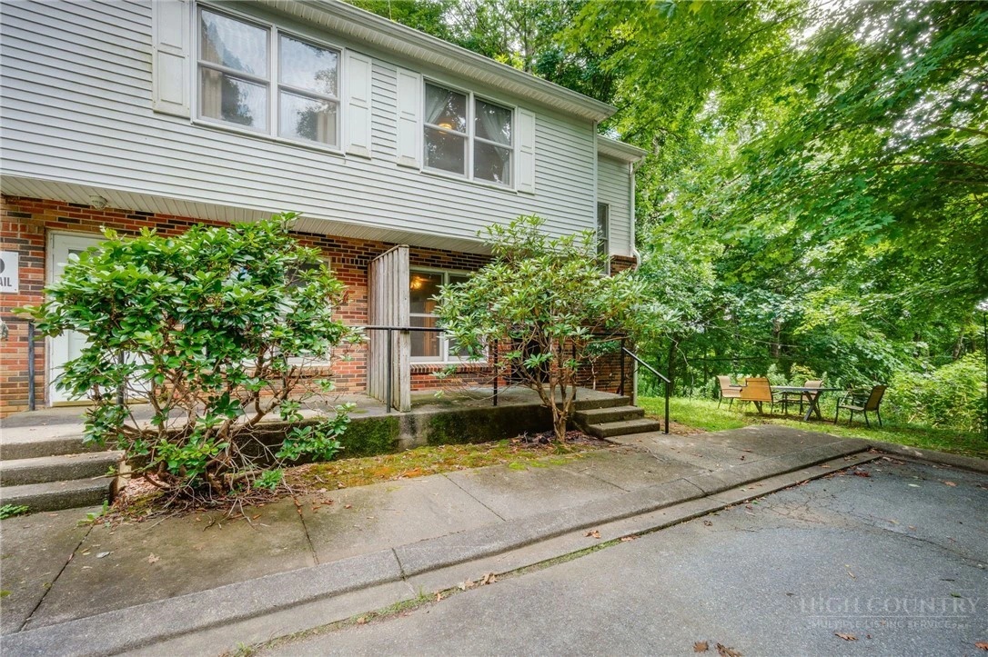 Image number 2 for the current listing