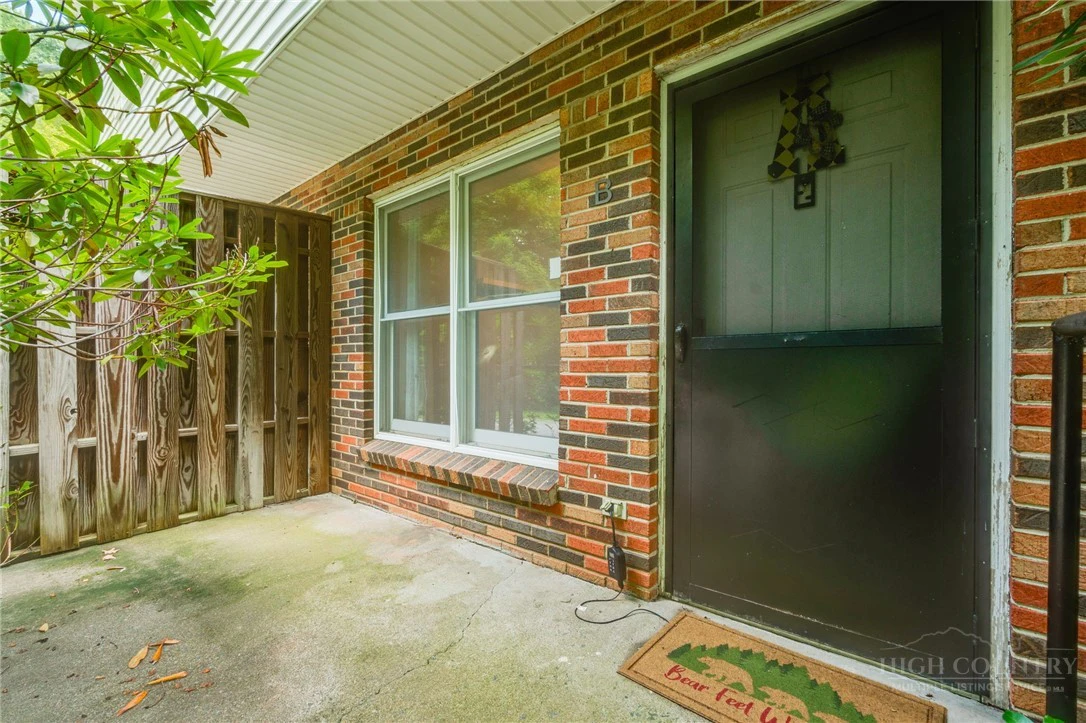 Image number 4 for the current listing