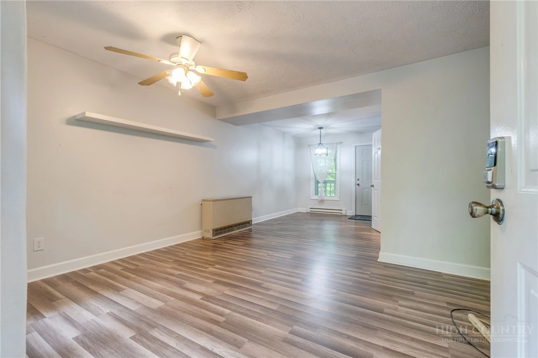 Image number 5 for the current listing