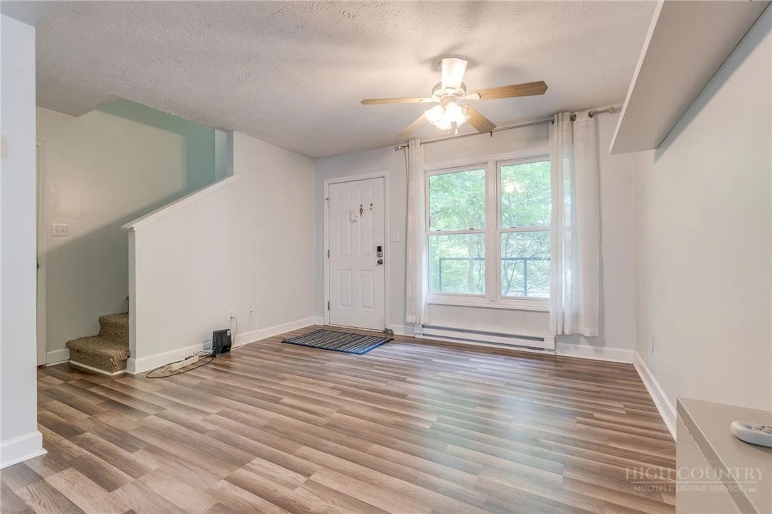 Image number 7 for the current listing