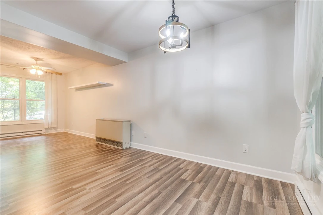 Image number 8 for the current listing