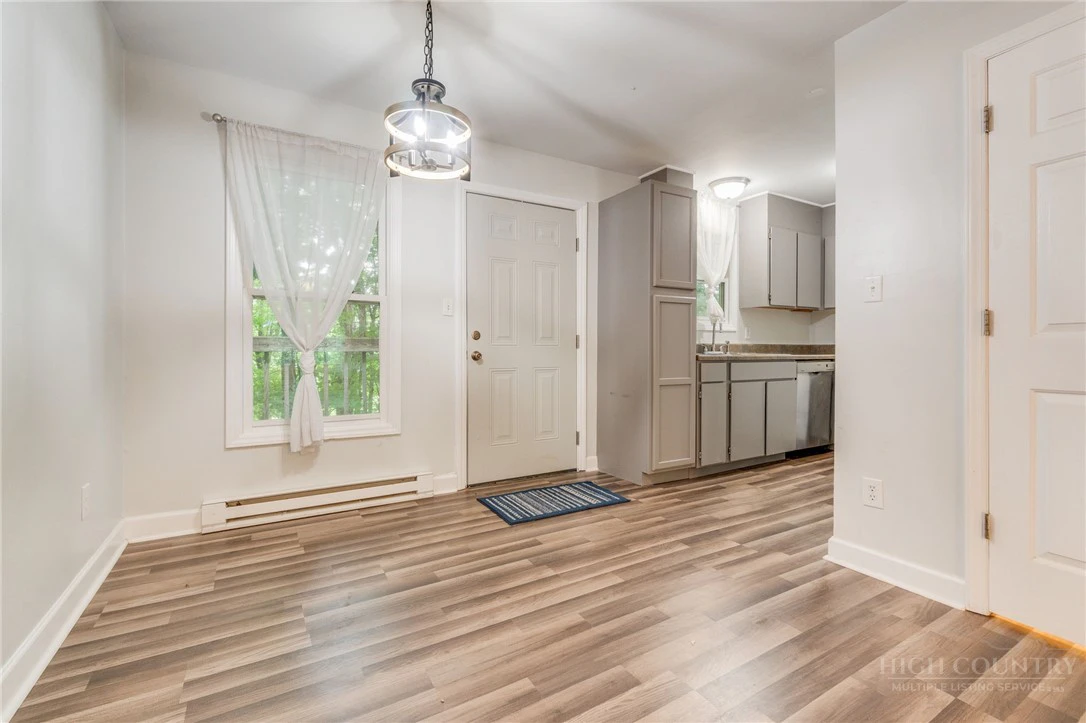 Image number 9 for the current listing