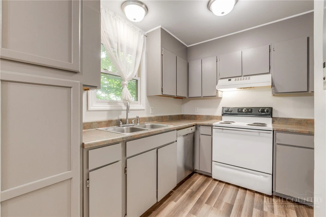 Image number 12 for the current listing