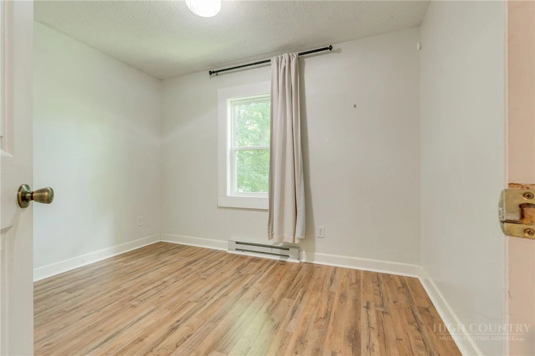 Image number 20 for the current listing