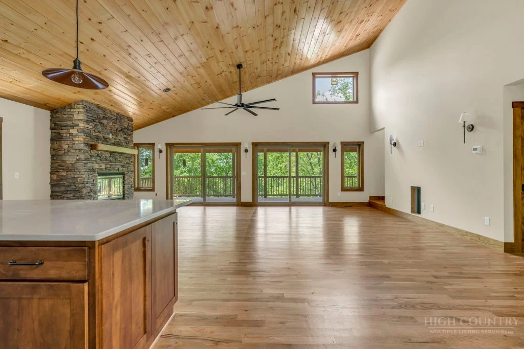 Image number 6 for the current listing