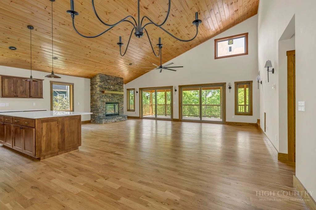 Image number 5 for the current listing