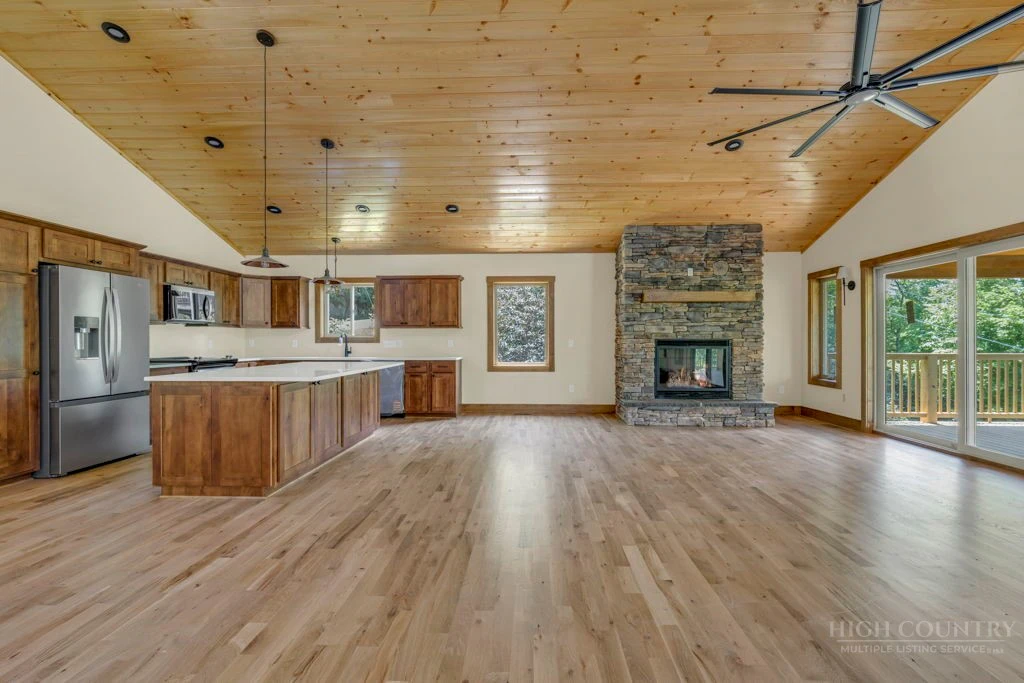 Image number 9 for the current listing