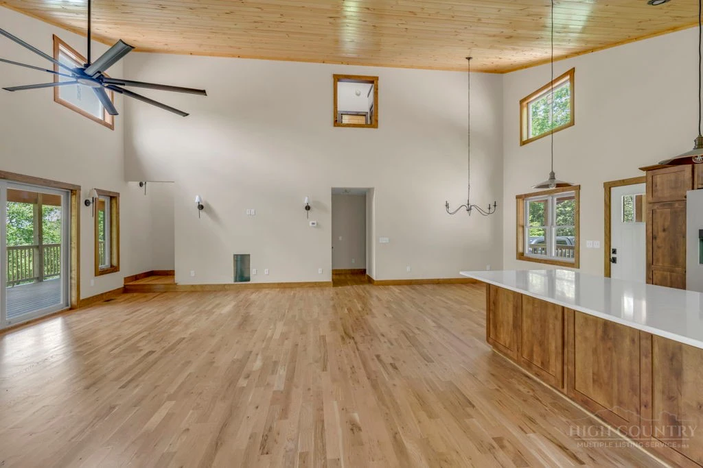 Image number 10 for the current listing