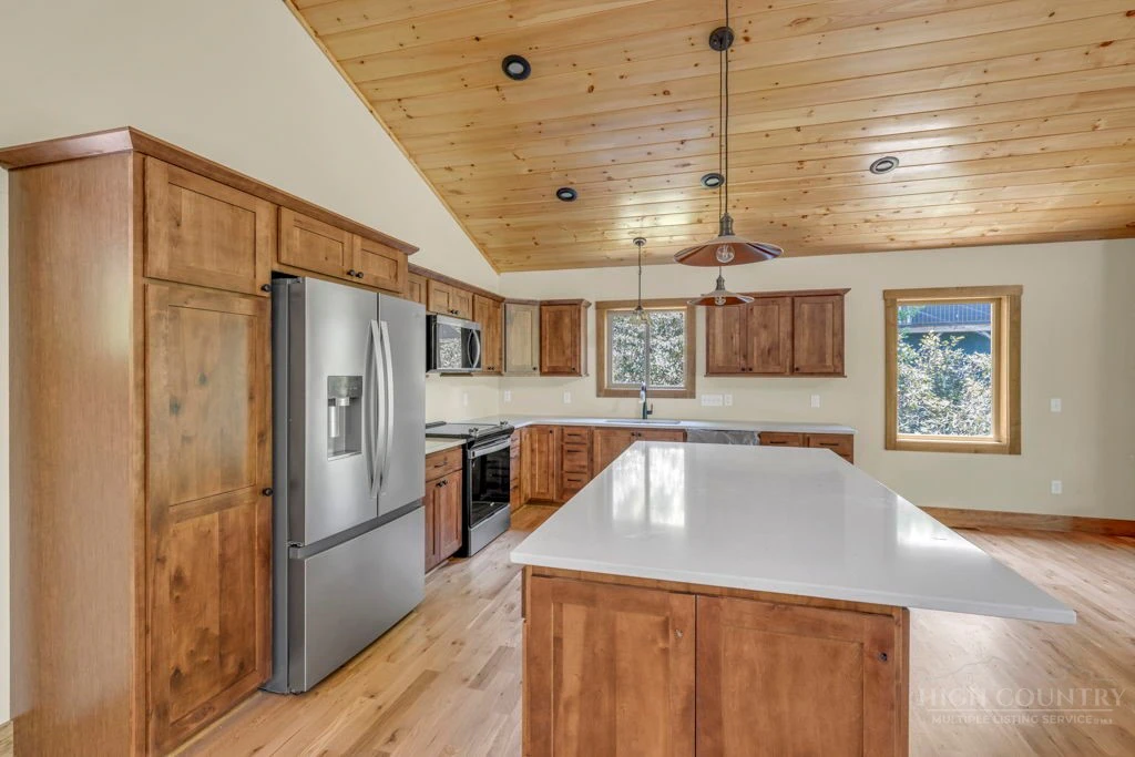 Image number 14 for the current listing