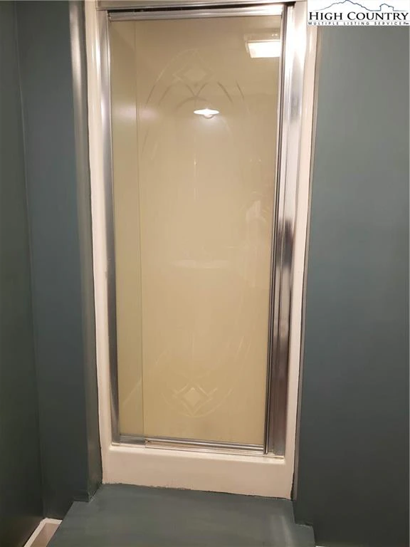 Image number 18 for the current listing