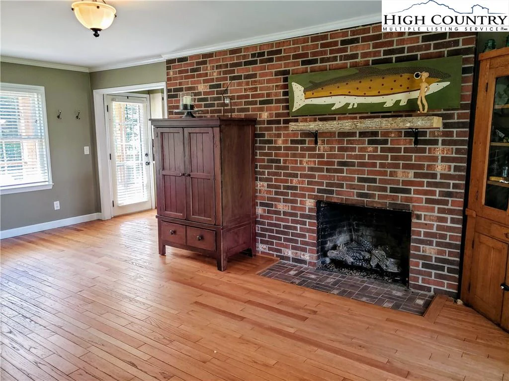 Image number 20 for the current listing