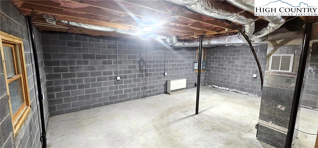 Image number 7 for the current listing