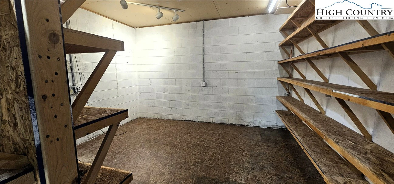 Image number 9 for the current listing