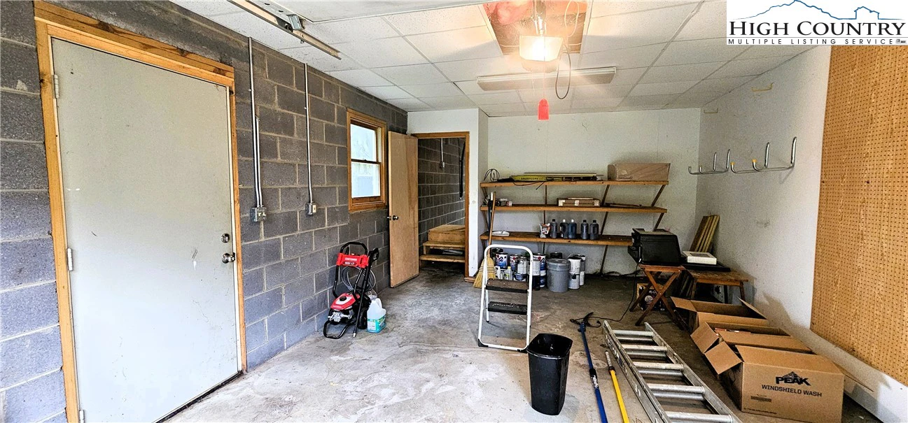 Image number 2 for the current listing