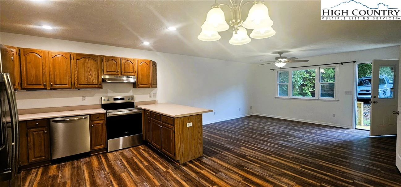 Image number 18 for the current listing