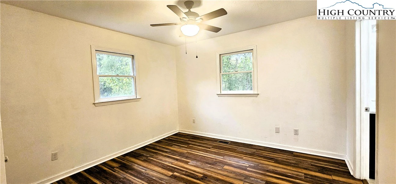 Image number 3 for the current listing