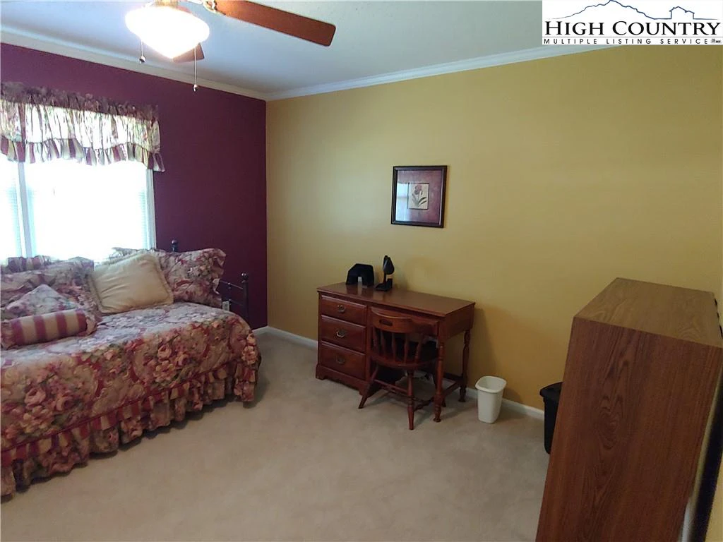 Image number 14 for the current listing