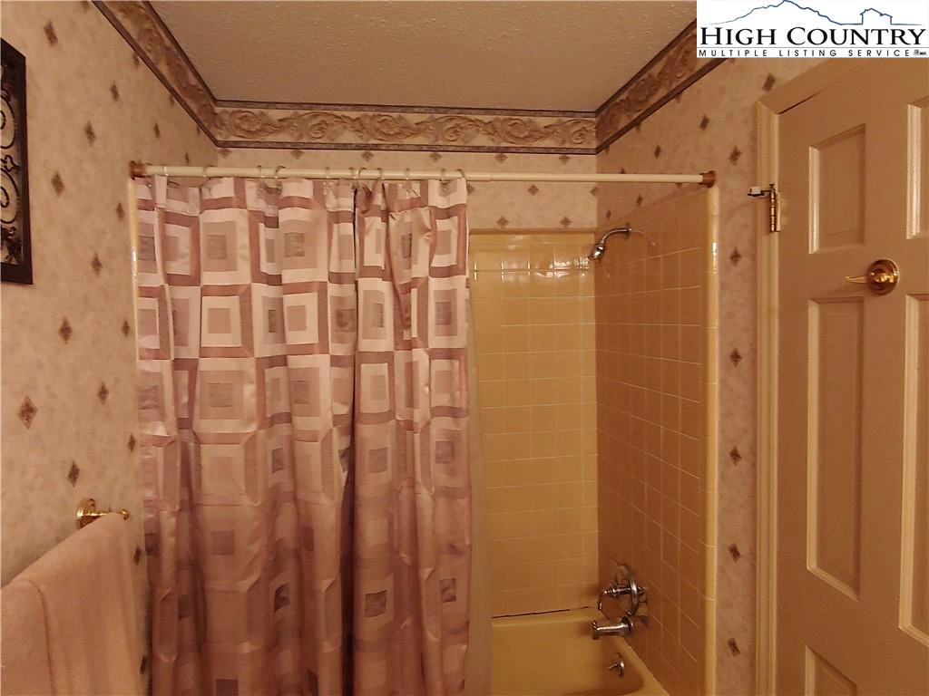 Image number 4 for the current listing