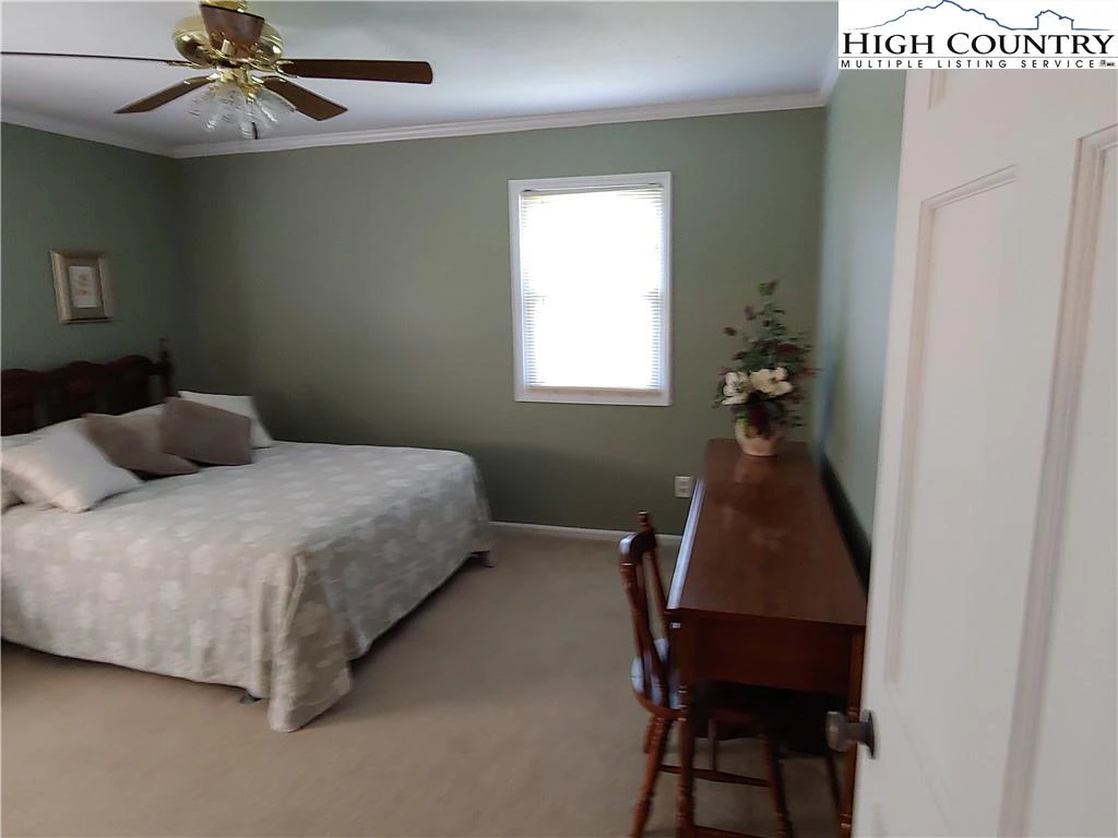 Image number 6 for the current listing