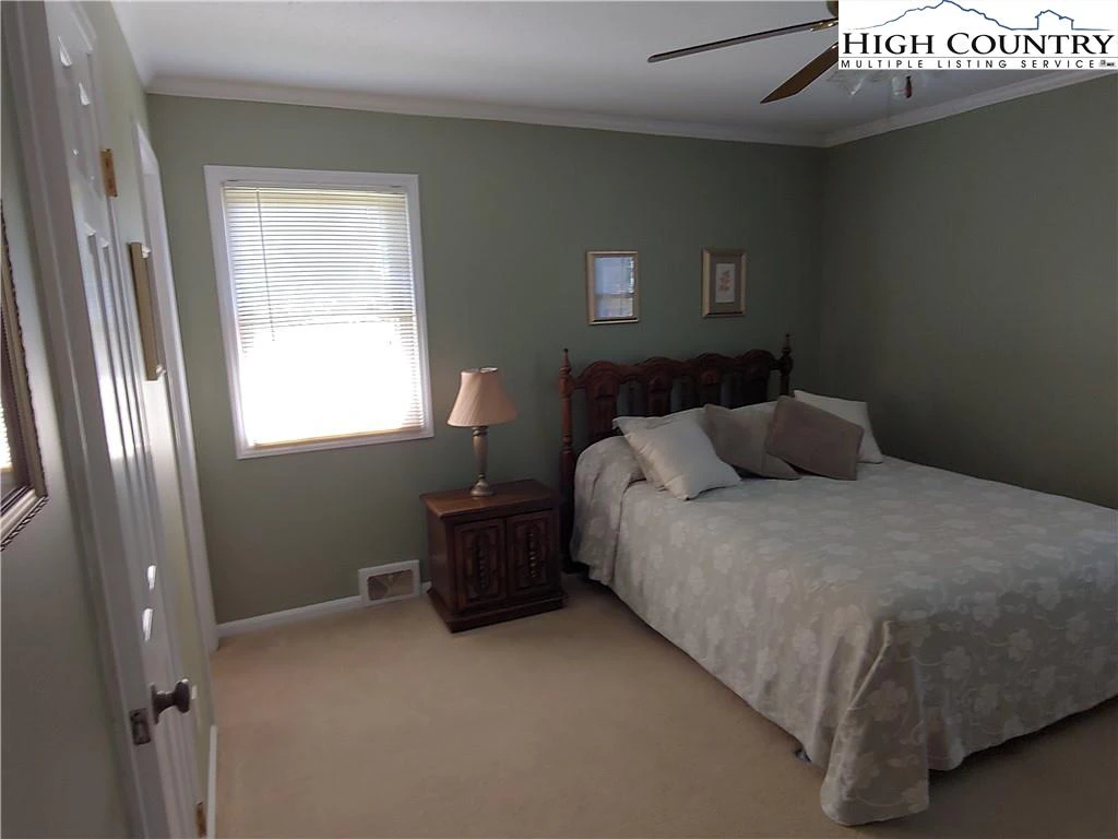 Image number 7 for the current listing
