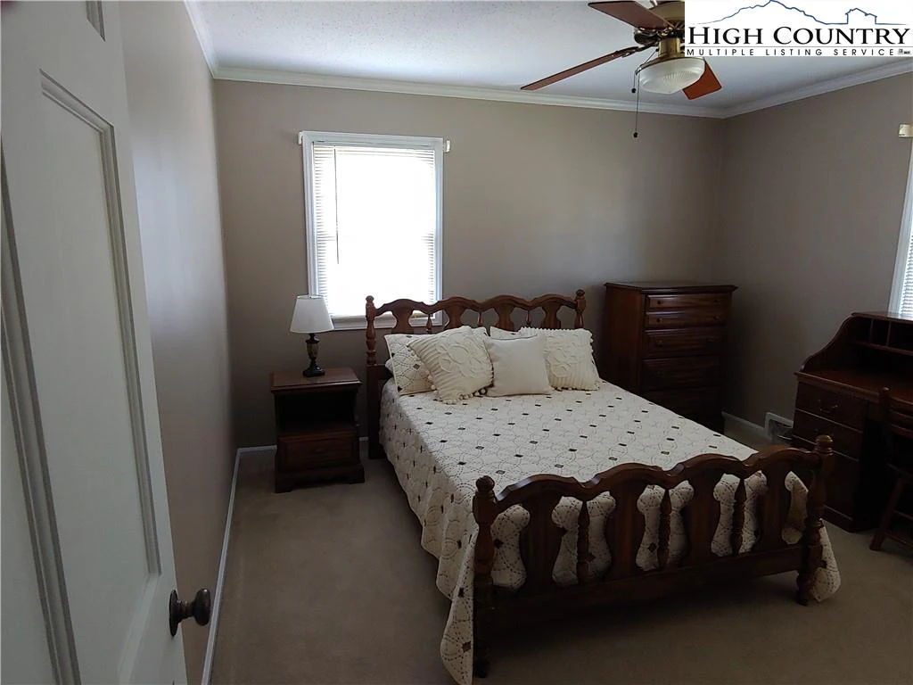Image number 12 for the current listing