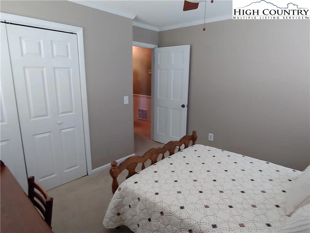 Image number 2 for the current listing