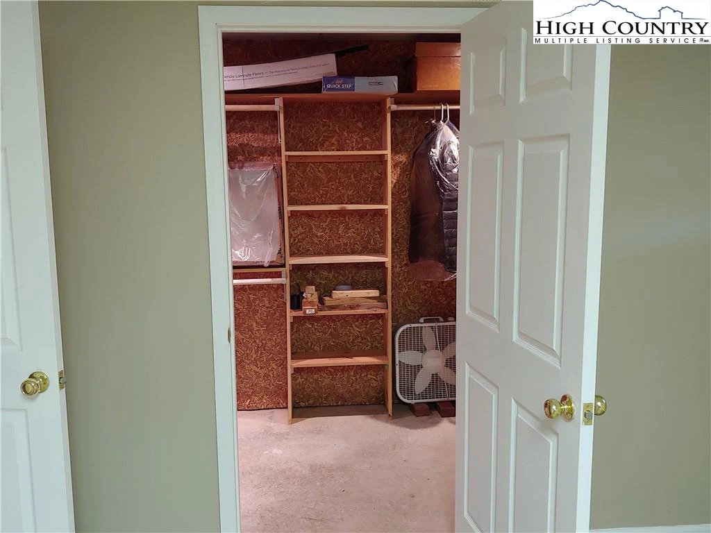 Image number 20 for the current listing