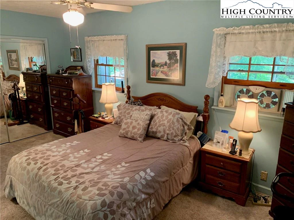 Image number 10 for the current listing
