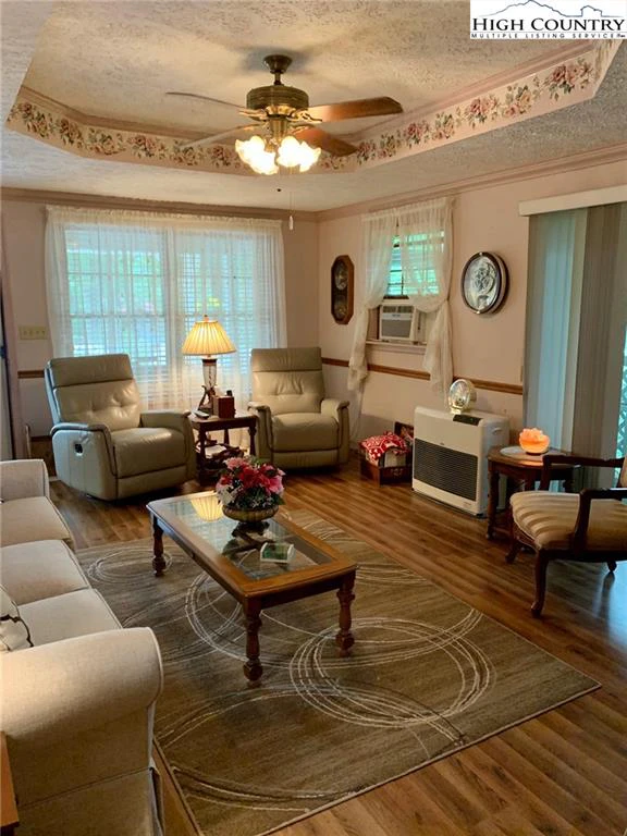Image number 8 for the current listing