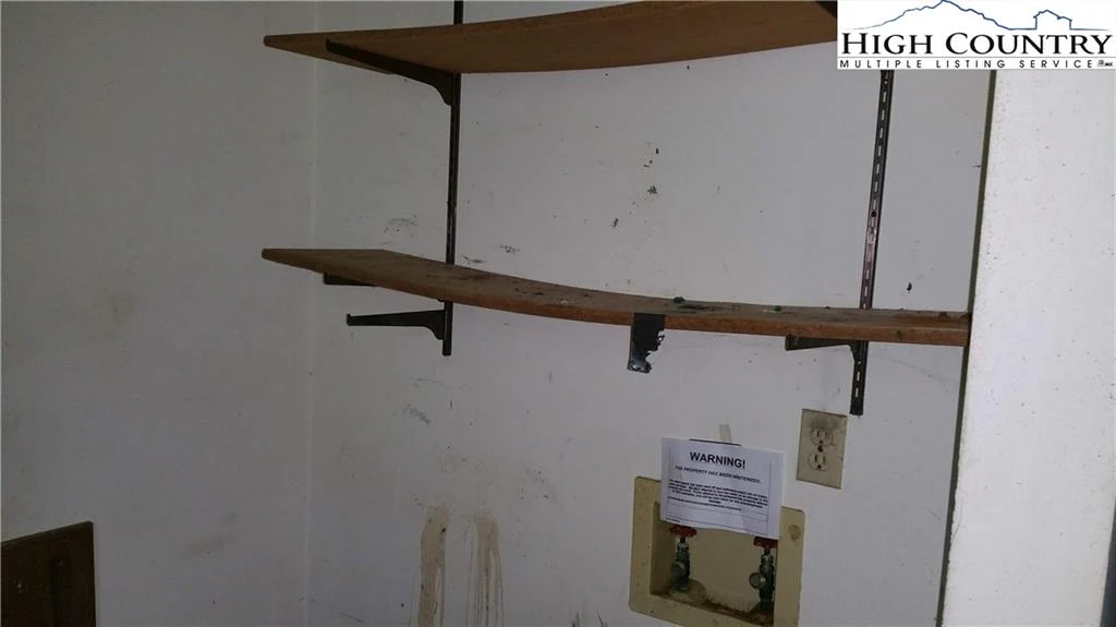 Image number 4 for the current listing