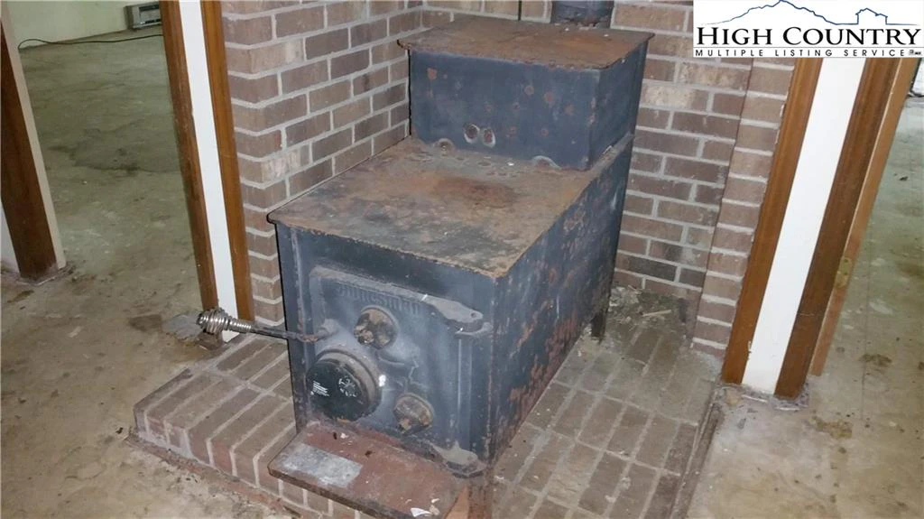 Image number 5 for the current listing
