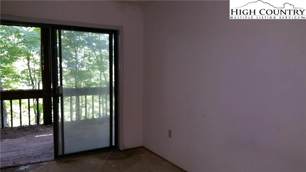 Image number 10 for the current listing