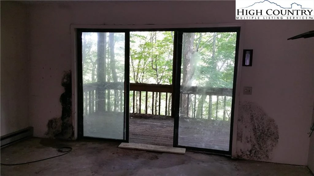 Image number 13 for the current listing