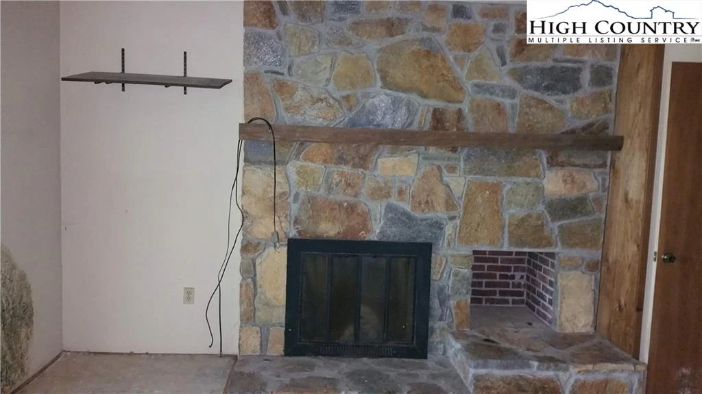 Image number 2 for the current listing