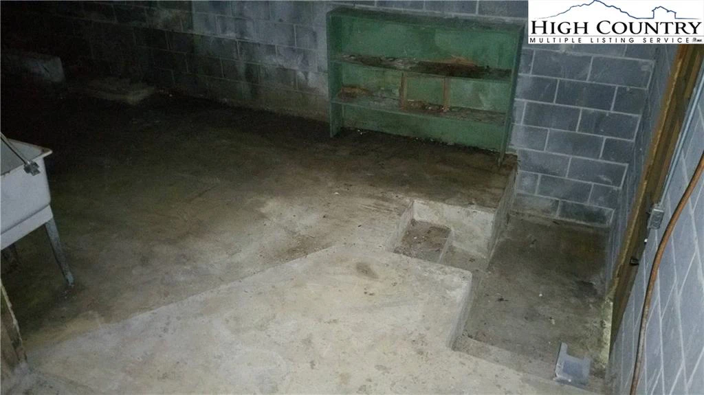 Image number 18 for the current listing