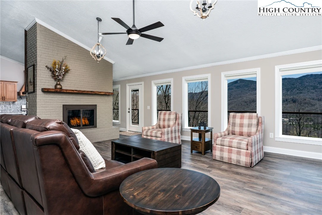 Image number 9 for the current listing