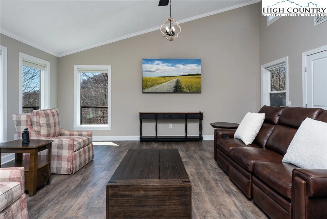 Image number 7 for the current listing
