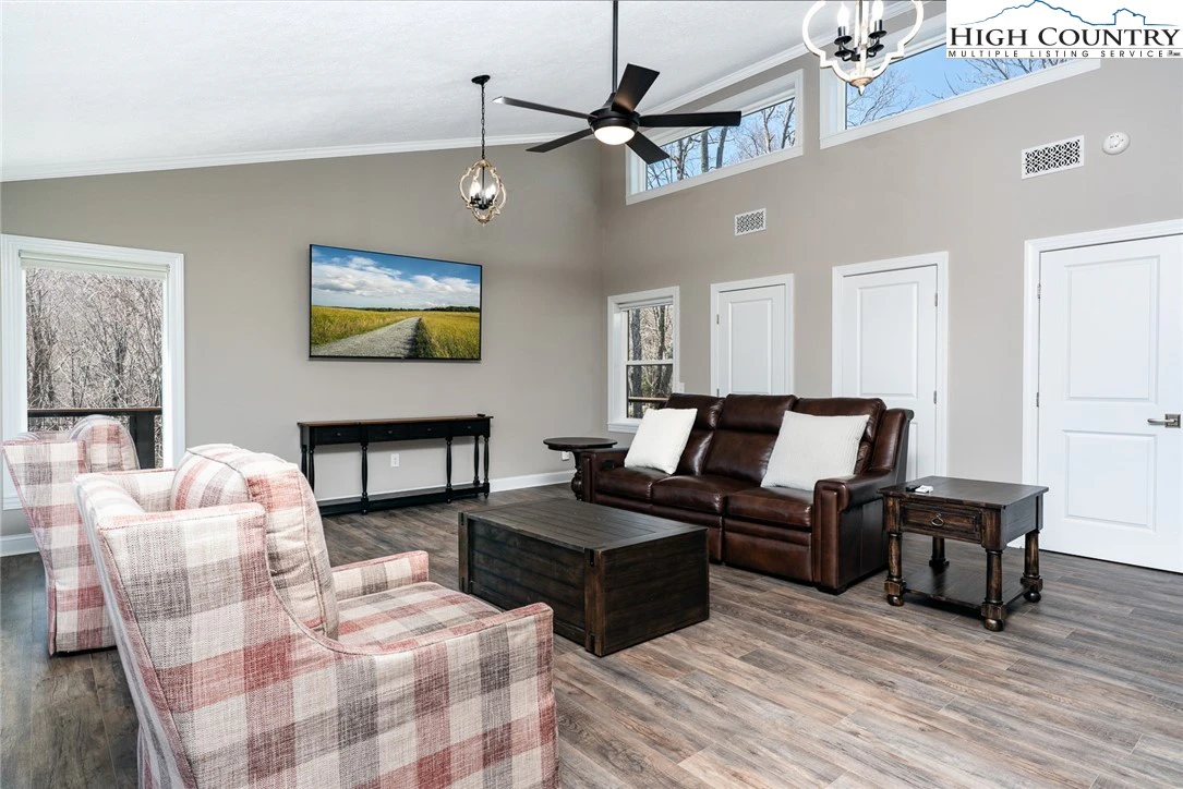Image number 6 for the current listing