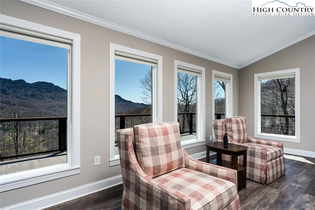 Image number 5 for the current listing