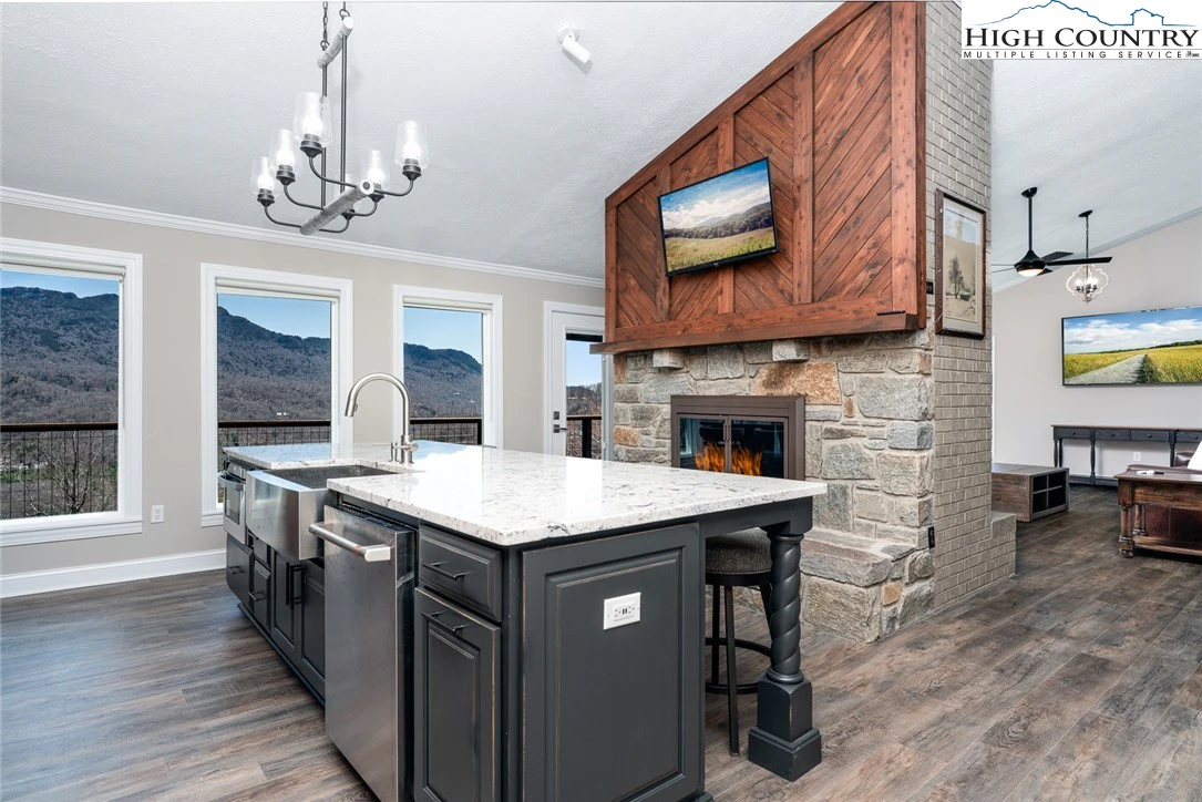 Image number 3 for the current listing