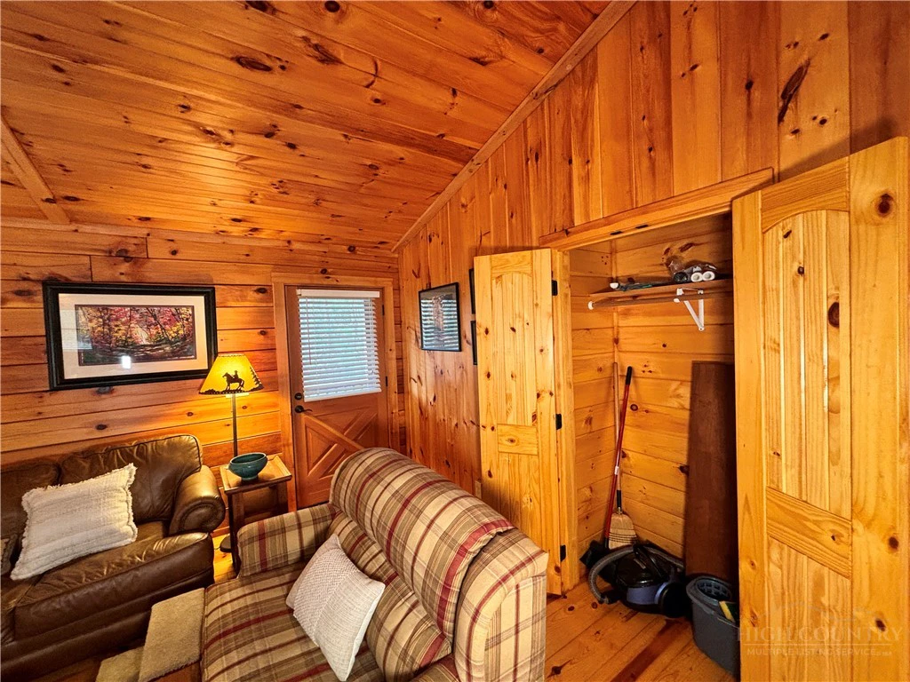 Image number 3 for the current listing
