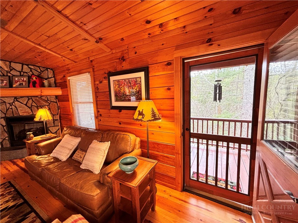 Image number 4 for the current listing