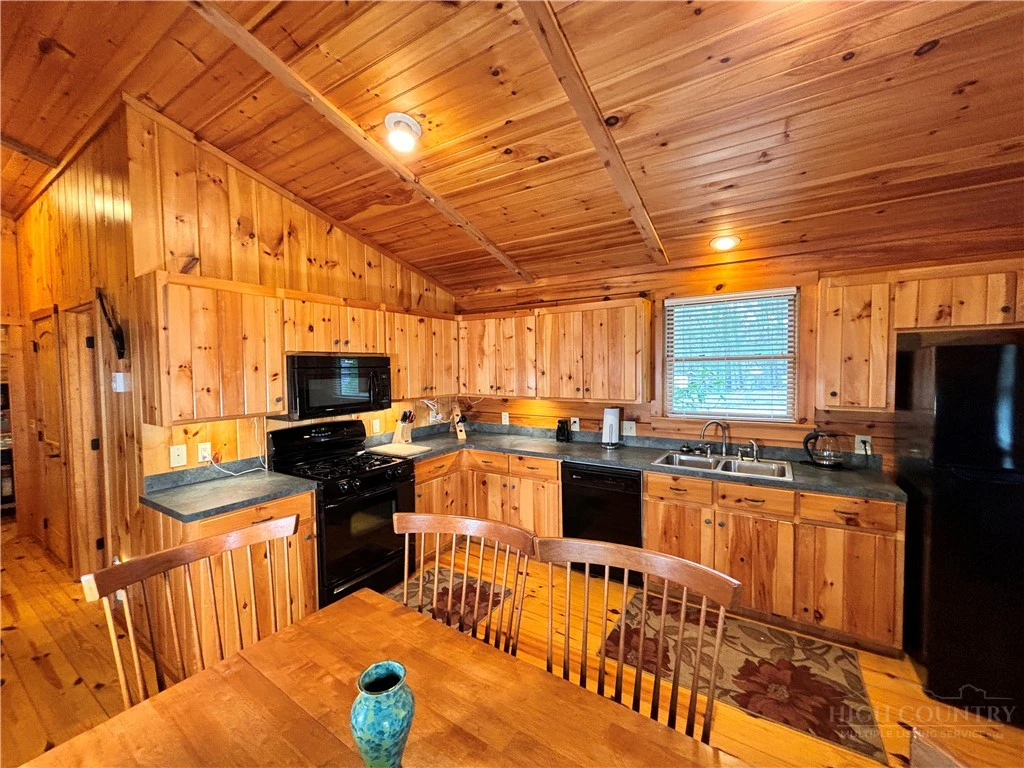 Image number 5 for the current listing