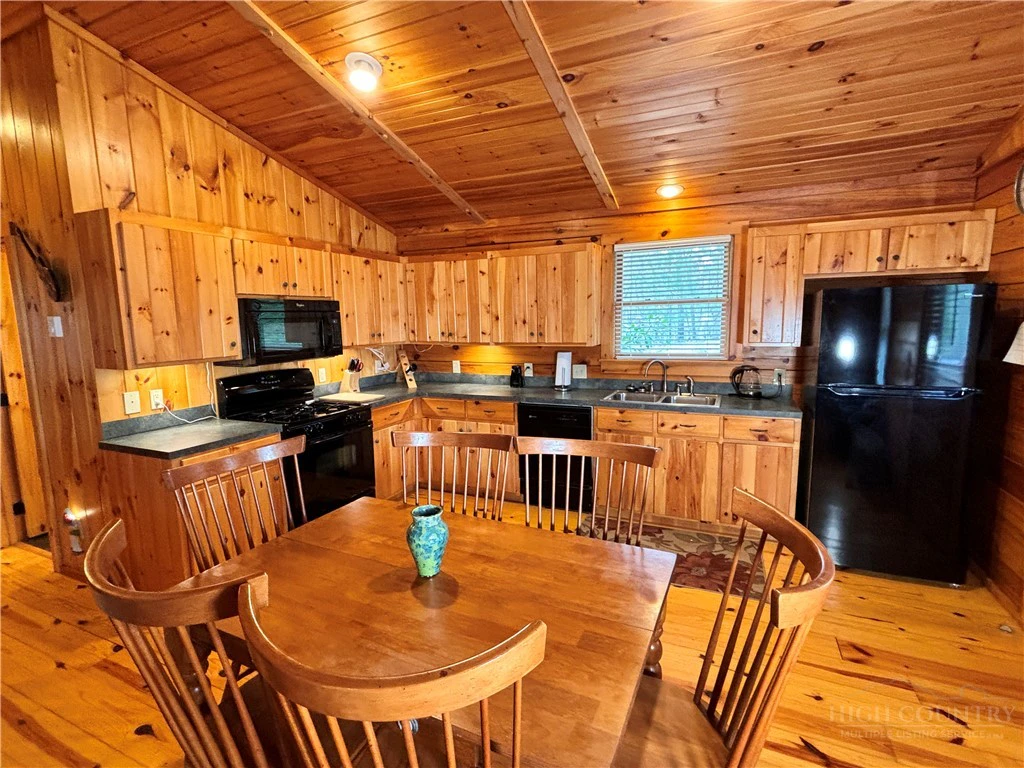 Image number 6 for the current listing