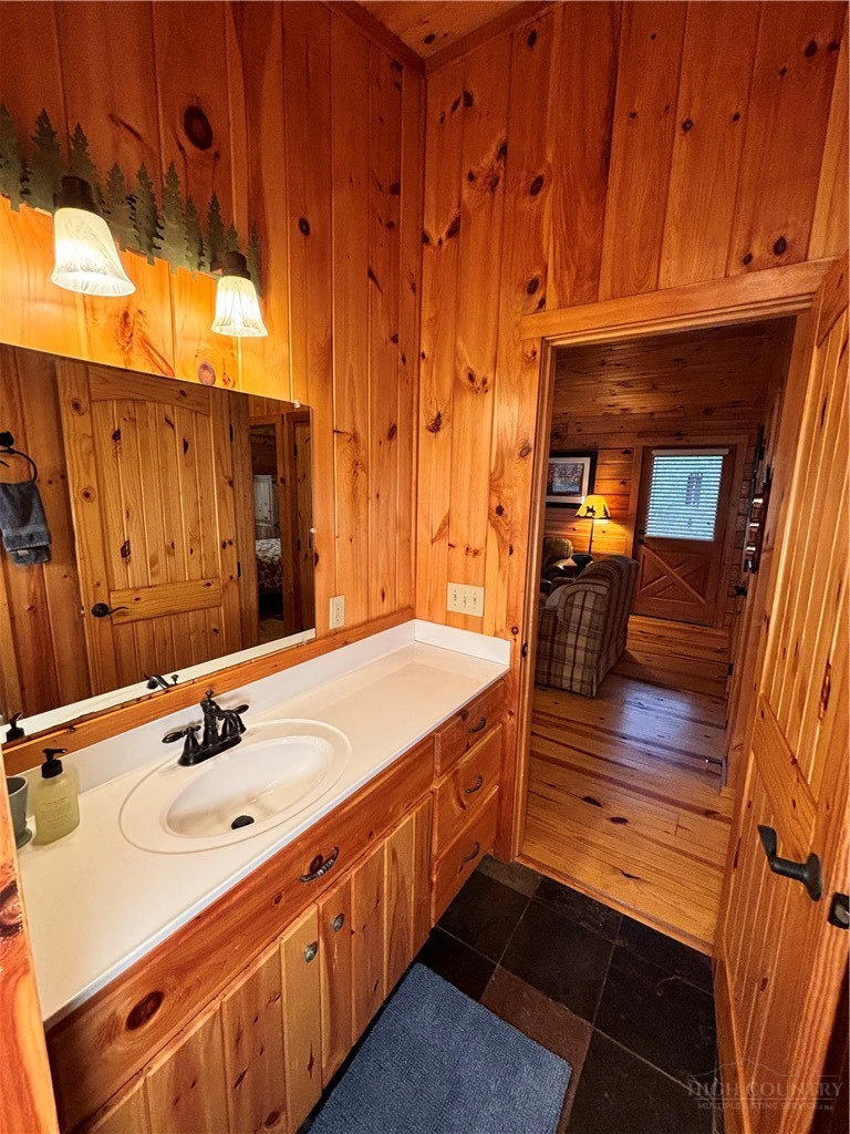 Image number 9 for the current listing