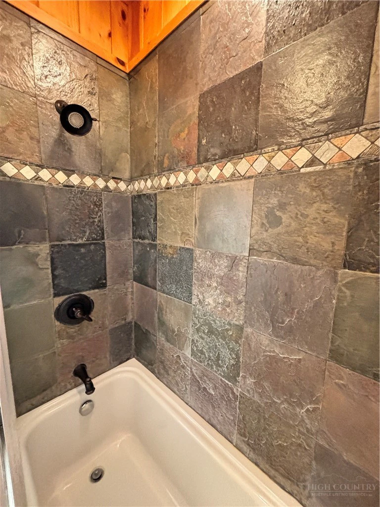 Image number 10 for the current listing